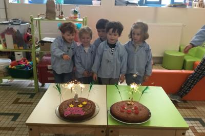 Ce lundi, atelier pâtisserie pour fêter les anniversaires d’Olivia qui a fêté ses 3 ans et Claire, Jean, Flávio et Gauthier qui ont 4 ans.