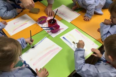 Cette semaine les élèves ont continué à travailler autour du trait vertical