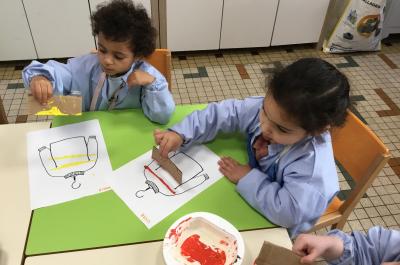 Les élèves continuent à travailler autour du trait horizontal 