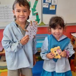 associer le nombre écrit sur la pince à la quantité dessinée